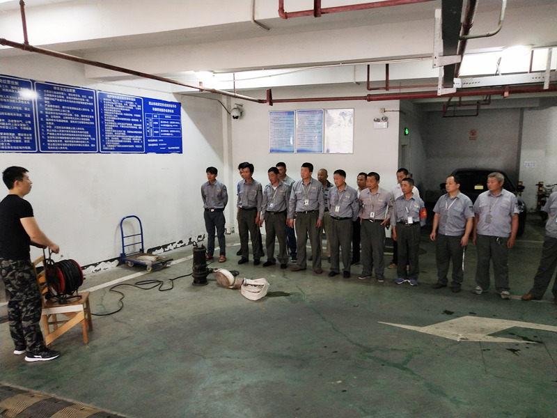 保安公司組織柏廬地下停車場開展防汛應急演練.jpg