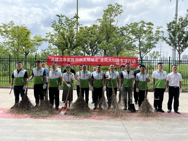 “共建潔凈家園 同創(chuàng)文明城市”——安保公司組織開展全民大掃除專項(xiàng)行動(dòng).jpg